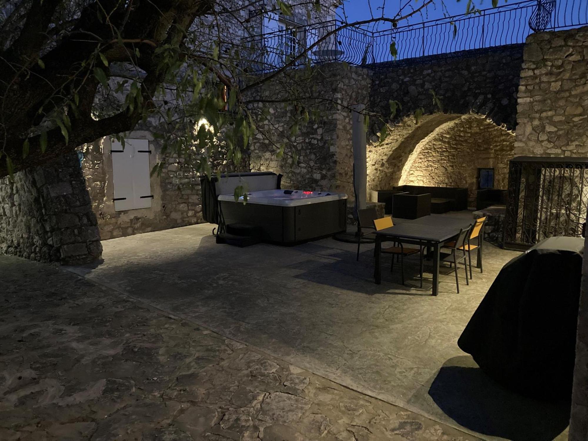 La Closerie D'Escalin Gite 12 Personnes Et Jacuzzi La Garde-Adhémar المظهر الخارجي الصورة